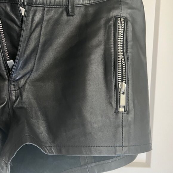Lamarque Leather shorts in black size 6 - Picture 2 of 5